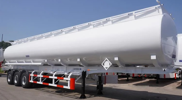 Sinotruck Fuel Tanker Trailer Truck